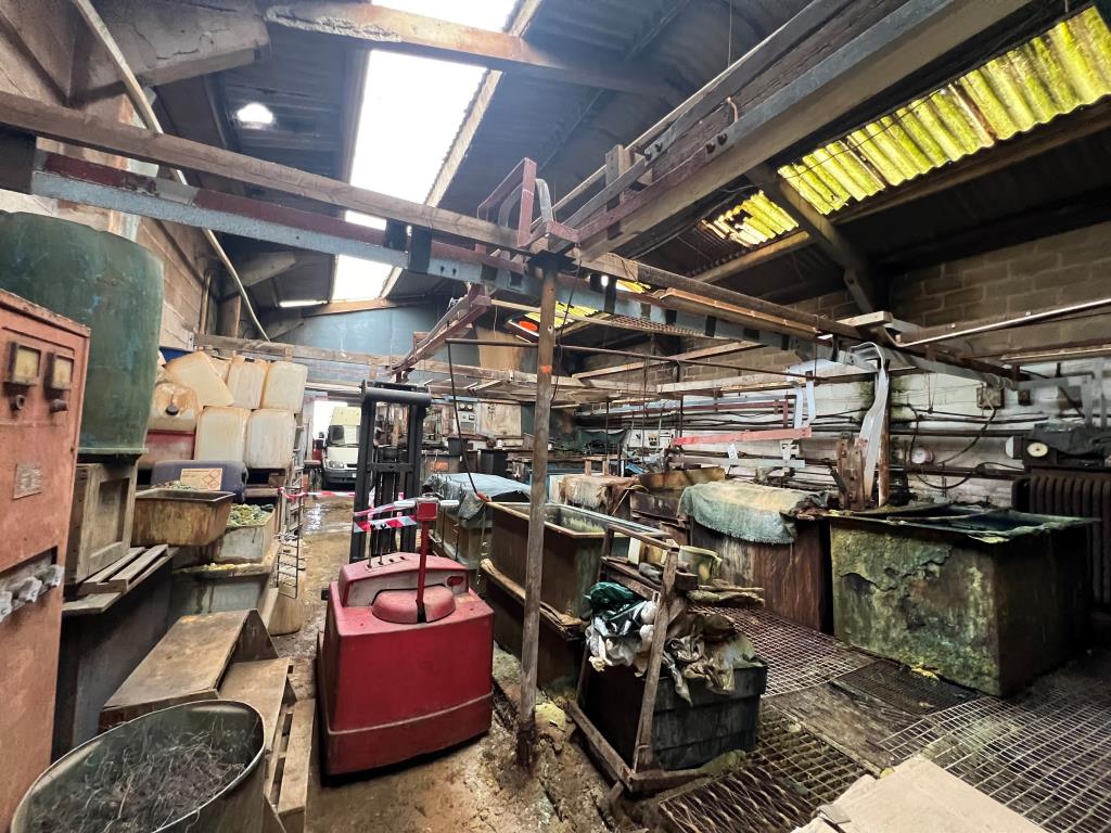 Lot: 111 - INDUSTRIAL UNIT - 